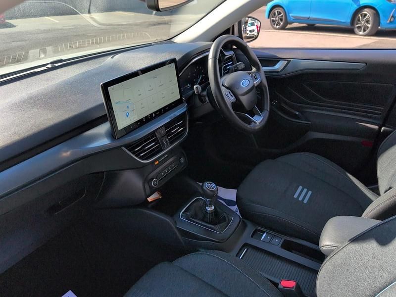 Używany Ford Focus Active 2023 Srebrny Hatchback