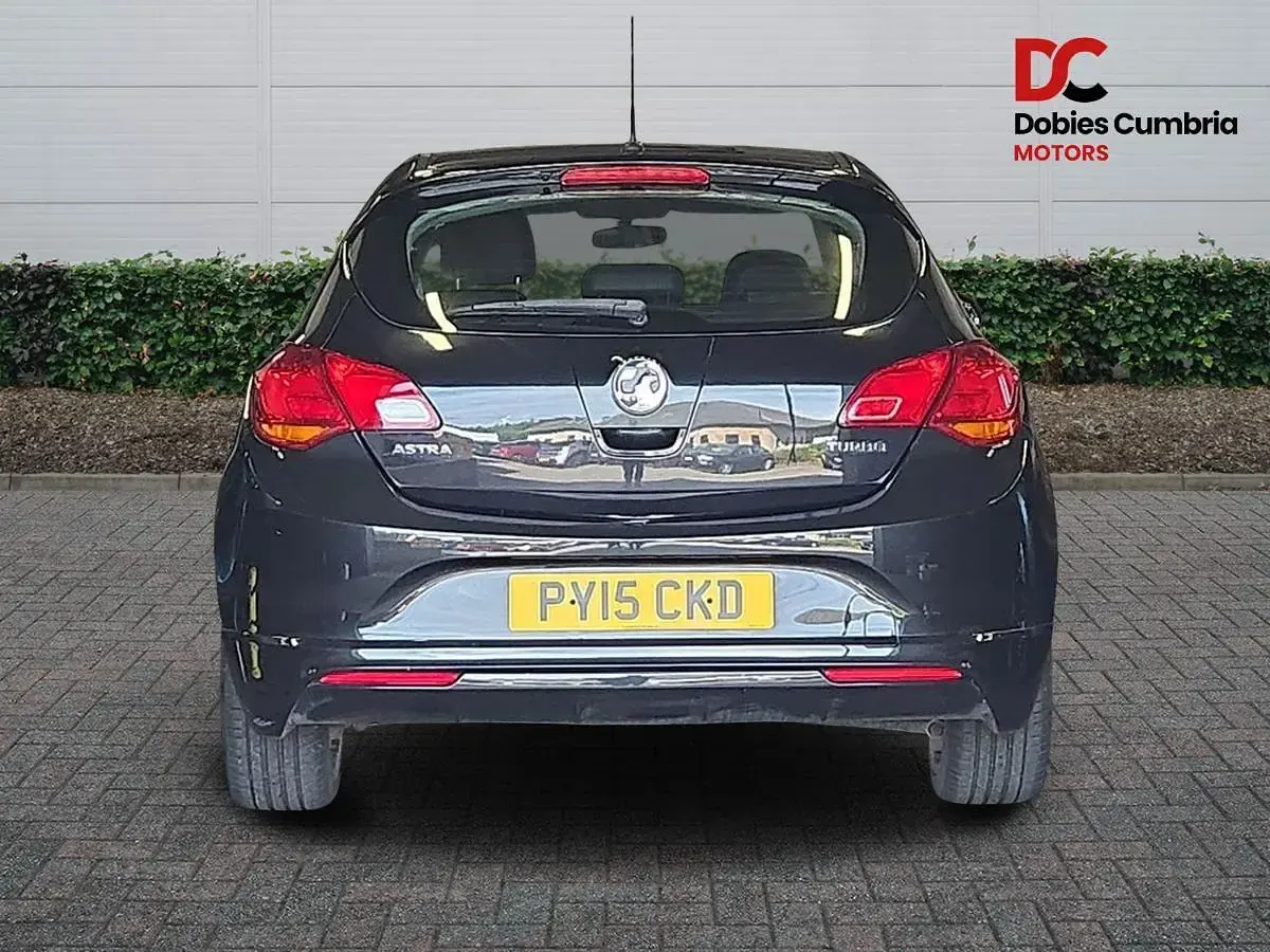 Used Vauxhall Astra Edition 140 HP (102 kW) 2015 Black Hatchback