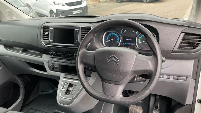 White Used 2022 Citroën Dispatch MPV | £10,490 (Good price) - Image 1/4