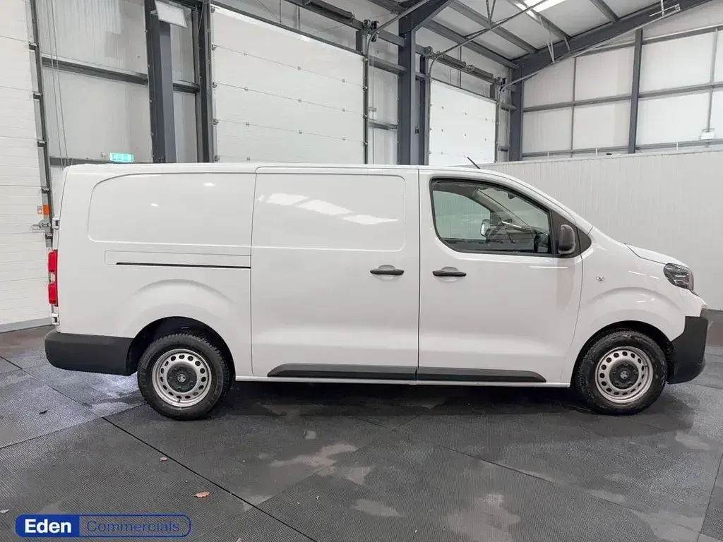 Used Vauxhall Vivaro 145 HP (106 kW) 2024 White MPV