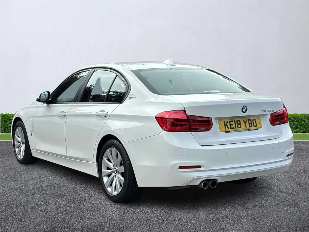 Used BMW 330e Comfort Edition 2018 White Sedan