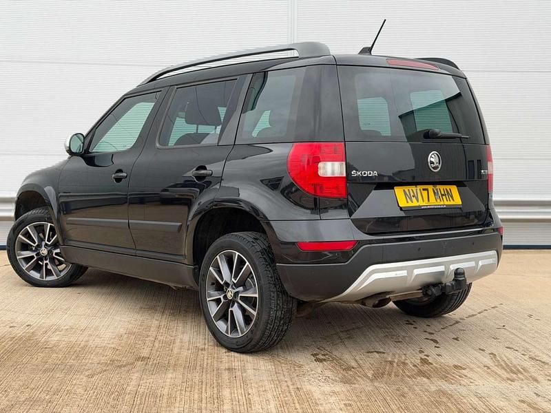 Used Skoda Yeti SE Drive 110 HP (80 kW) 2017 Black SUV