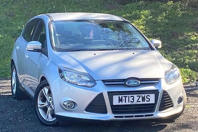Used Ford Focus Zetec 115 HP (84 kW) 2013 Silver Hatchback