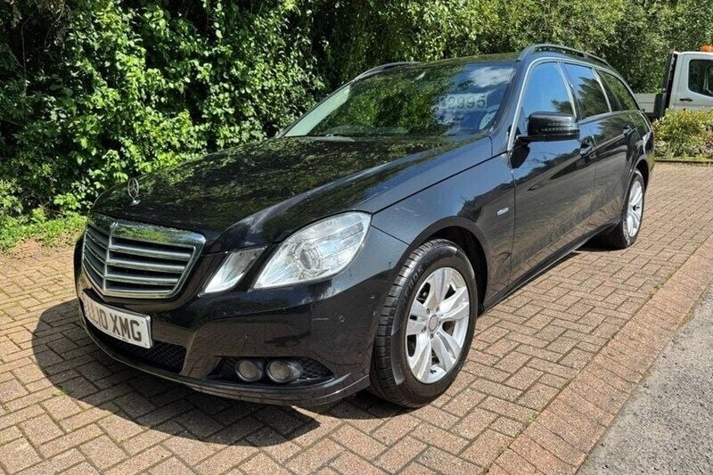 Black Used 2010 Mercedes E220 SE Estate | £2,995 (Fair price) - Image 1/1