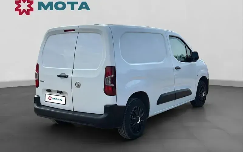 Used Vauxhall Combo Edition 102 HP (75 kW) 2019 White MPV