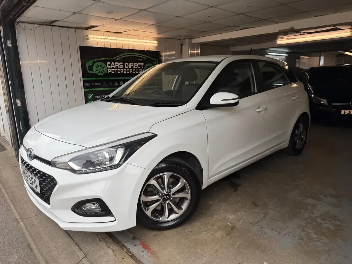Used Hyundai i20 SE 100 HP (73 kW) 2019 White Hatchback