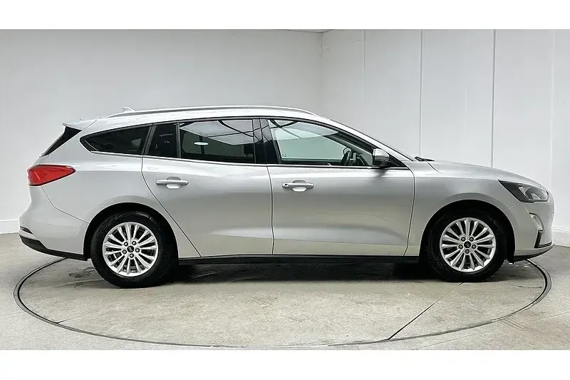 Used Ford Focus Titanium 2021 Moondust silver (premium paint) Estate