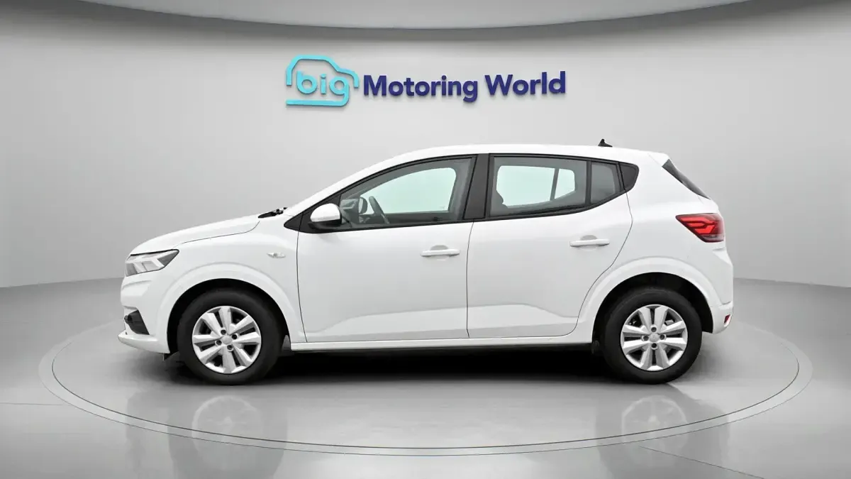 Begagnad Dacia Sandero Expression 90 HK (66 kW) 2023 Vit Halvkombi
