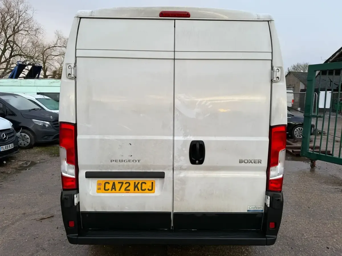 Used Peugeot Boxer 140 HP (102 kW) 2023 White Van