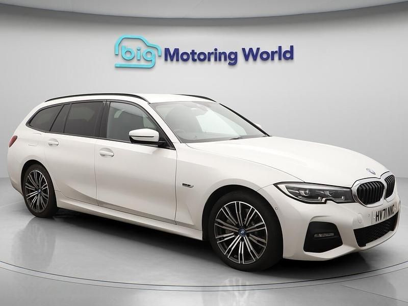 White Used 2021 BMW 330e M Sport Estate | £21,500 (Fair price) - Image 1/4