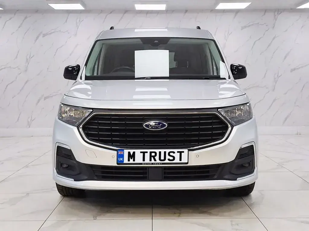 Used Ford Grand Tourneo Connect Titanium 122 HP (89 kW) 2023 Silver MPV