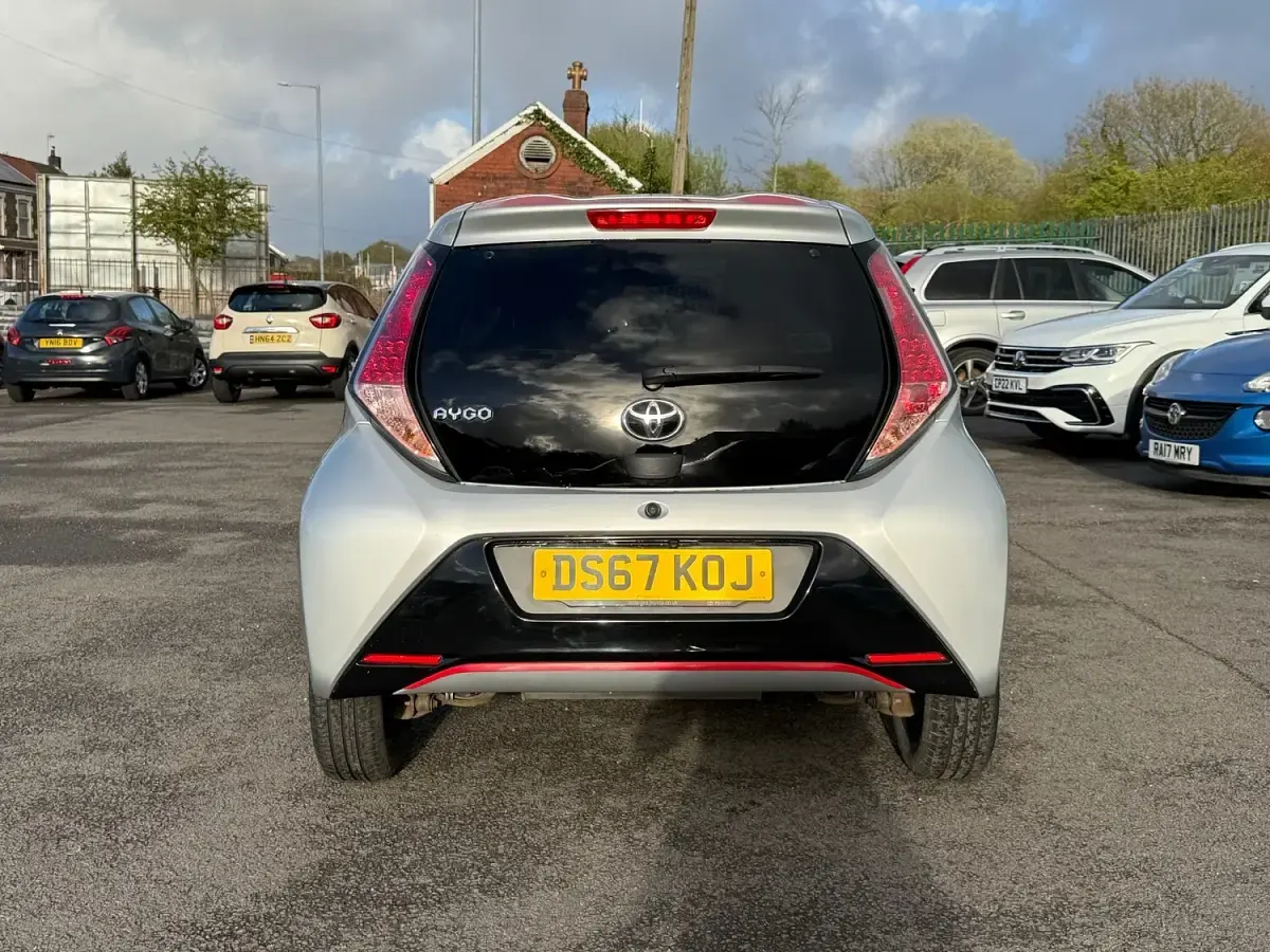 Used Toyota Aygo x-press 2018 Silver Hatchback