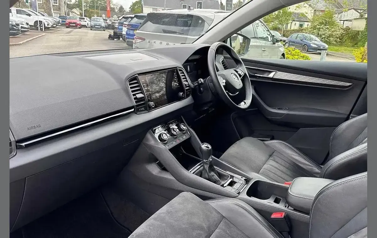 Used Skoda Karoq SE L 150 HP (110 kW) 2023 Moon white metallic SUV