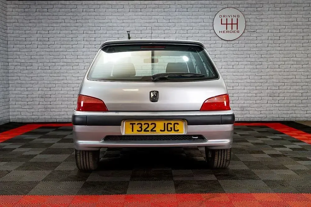 Second-hand Peugeot 106 Quiksilver 85 CP (62 kW) 1999 Argintiu Hatchback