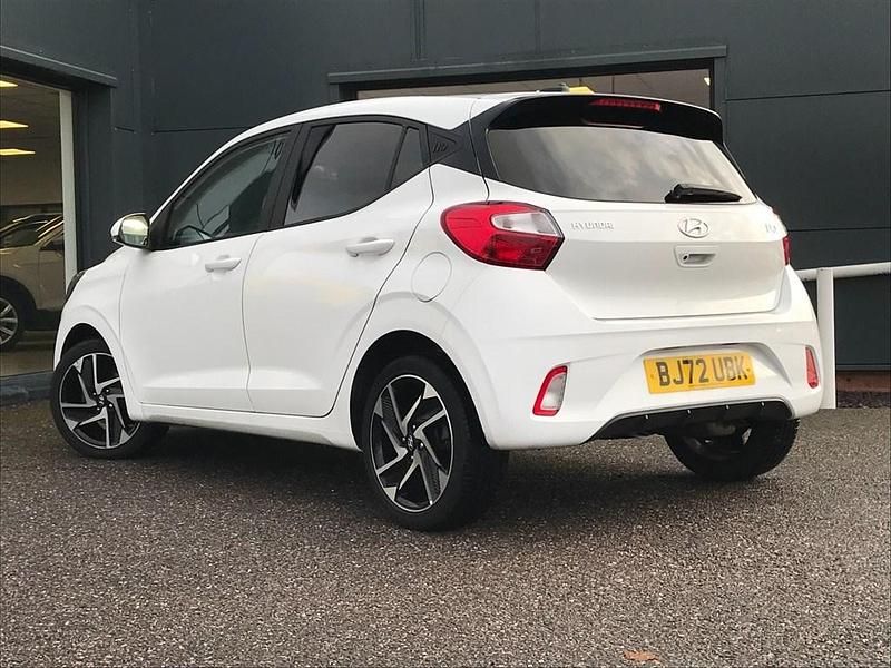Used Hyundai i10 Premium 67 HP (49 kW) 2022 White Hatchback