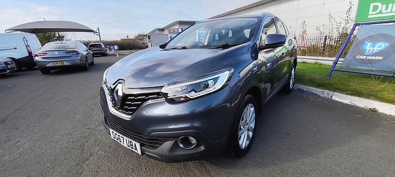 Grey Used 2017 Renault Kadjar Dynamique SUV | £7,495 (Fair price) - Image 1/4