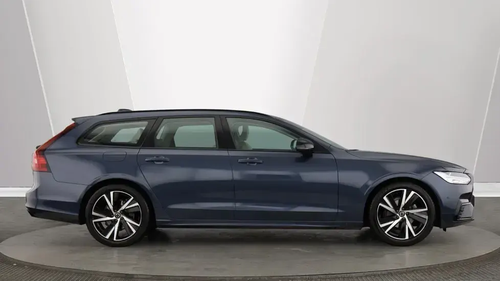 Used Volvo V90 Plus 197 HP (144 kW) 2023 Blue Estate