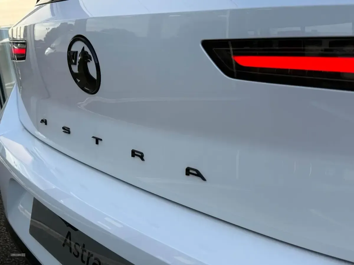 New Vauxhall Astra S 130 HP (95 kW) 2026 White Hatchback
