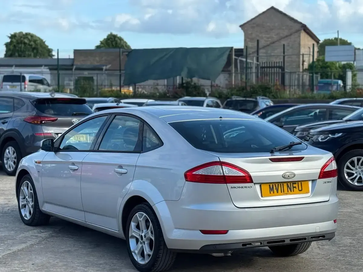 Usado Ford Mondeo Sport 145 CV (106 kW) 2011 Plateado Utilitario