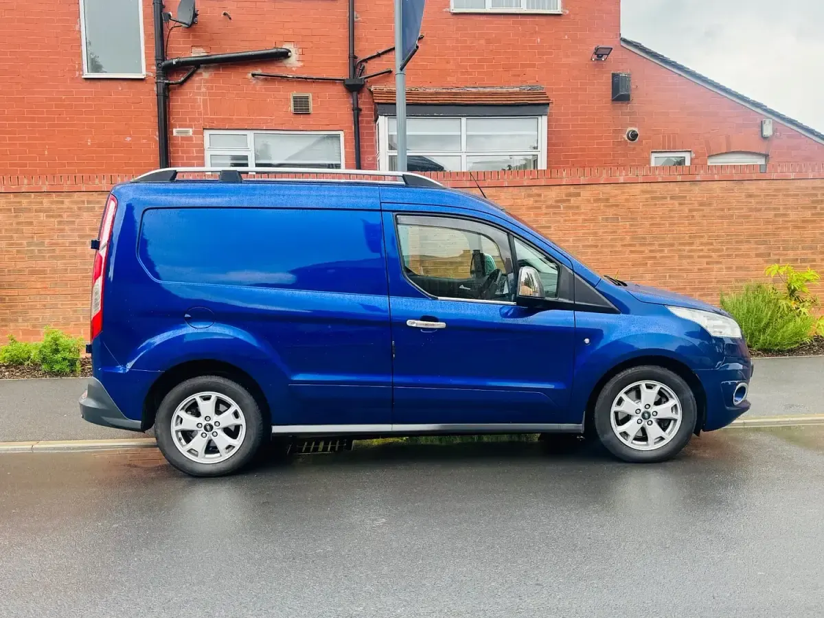 Used Ford Transit Connect Limited 120 HP (88 kW) 2016 Blue MPV
