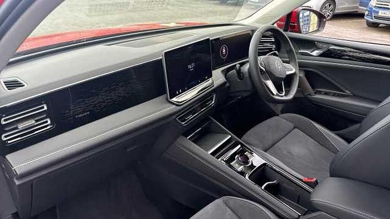 Used VW Tiguan Elegance 150 HP (110 kW) 2025 Red SUV