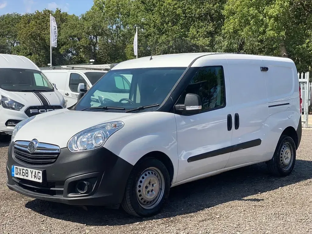 Used Vauxhall Combo 95 HP (69 kW) 2018 White MPV
