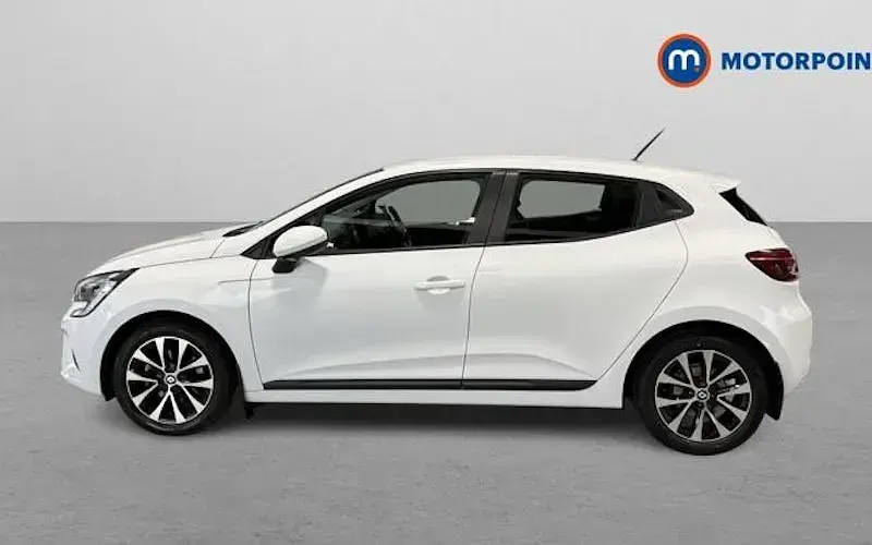Used Renault Clio Iconic 140 HP (102 kW) 2022 White Hatchback