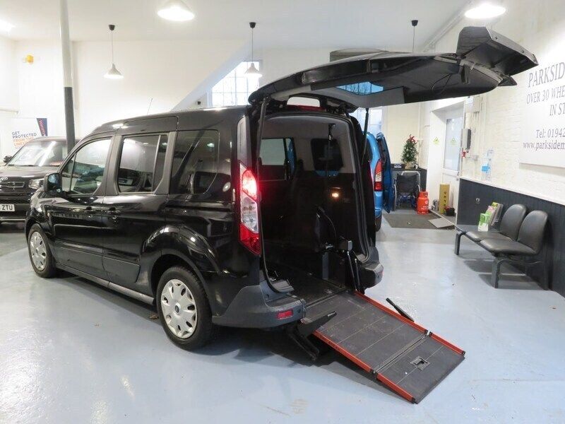 Black Used 2016 Ford Tourneo Connect Zetec MPV | £17,500 - Image 1/3