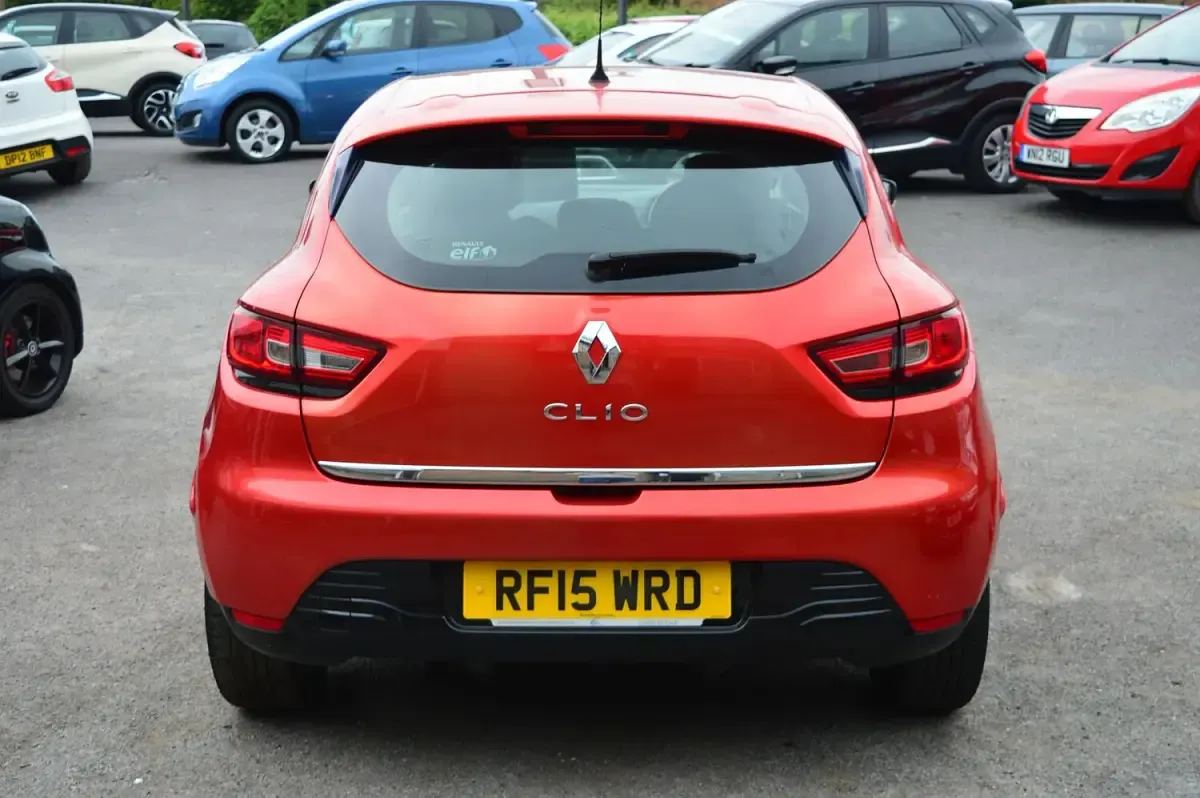 Used Renault Clio Dynamique 75 HP (55 kW) 2015 Red Hatchback