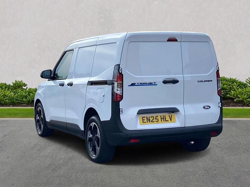 Usado Ford E-Transit Trend 100 kW (136 CV) 2025 Blanco Van