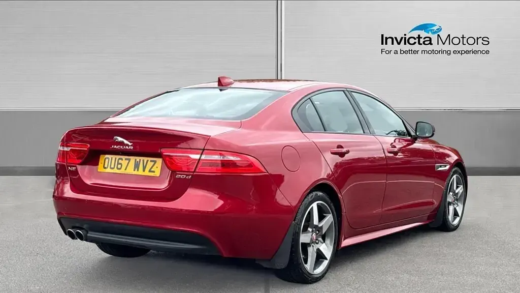 Used Jaguar XE R-Sport 180 HP (132 kW) 2017 Firenze red metallic Sedan