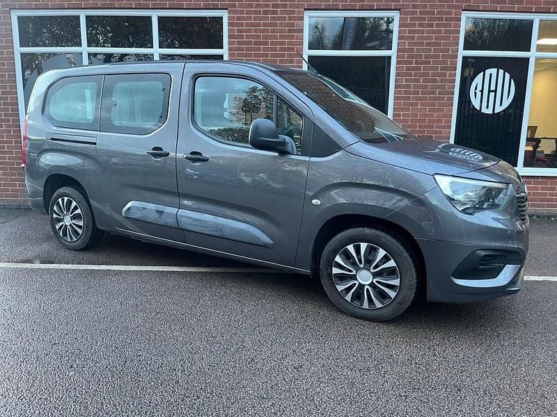 Used Vauxhall Combo Design Edition 110 HP (80 kW) 2019 Grey MPV