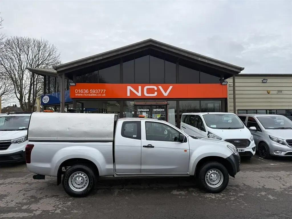 Used Isuzu D-Max 163 HP (119 kW) 2021 Silver Pickup