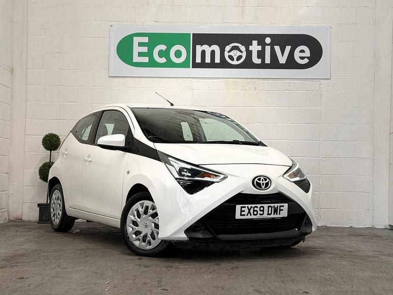 Used Toyota Aygo X-play 2019 White Hatchback
