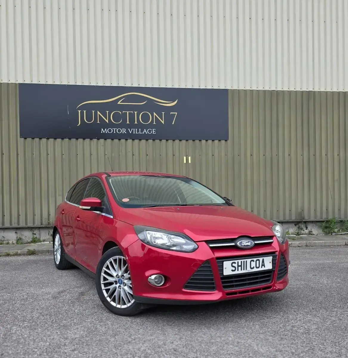 Used Ford Focus Zetec 125 HP (91 kW) 2011 Red Hatchback