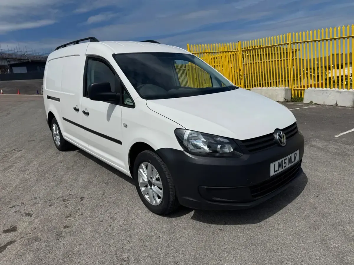 Usado VW Caddy Startline 102 CV (75 kW) 2015 Blanco Monovolumen