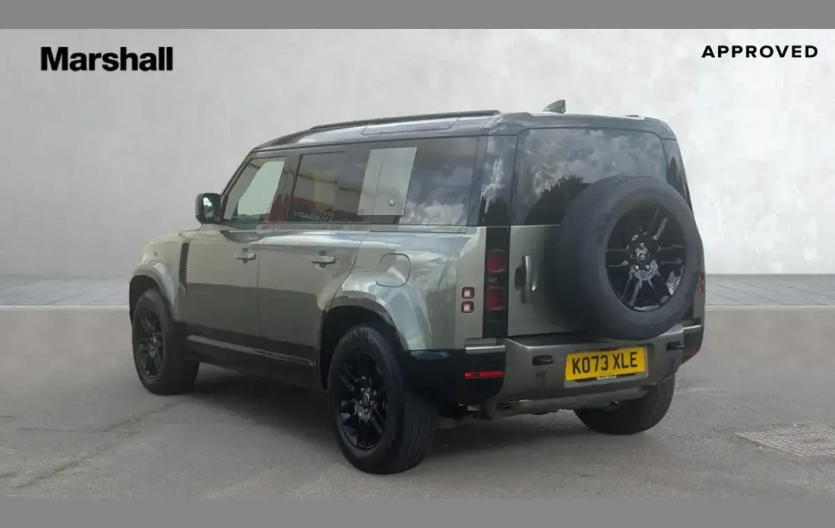 Used Land Rover Defender Dynamic 404 HP (297 kW) 2024 Green SUV