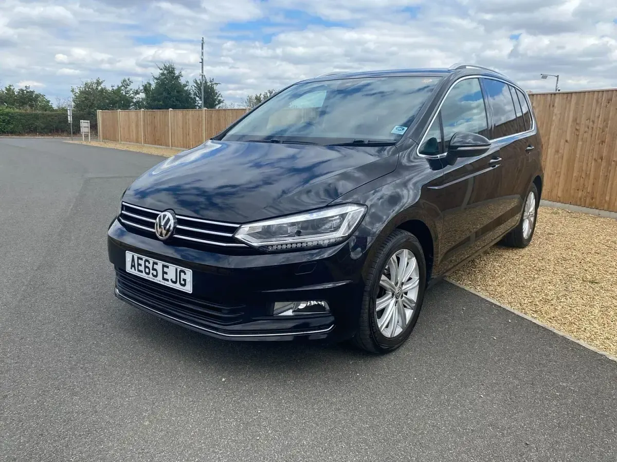 Used VW Touran SEL 150 HP (110 kW) 2016 Black MPV