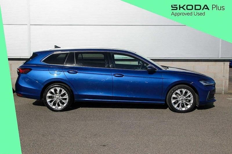 Usado Skoda Superb SE L 147 CV (108 kW) 2024 Azul Familiar
