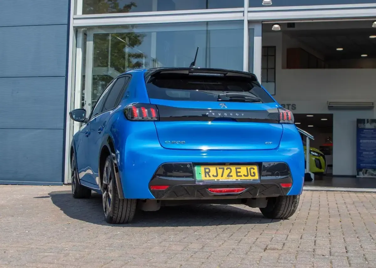 Used Peugeot e-208 Premium 98 kW (134 HP) 2022 Blue Hatchback
