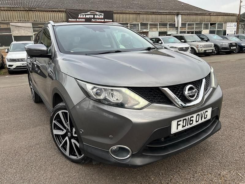 Grey Used 2016 Nissan Qashqai Tekna SUV | £10,495 (Good price) - Image 1/4