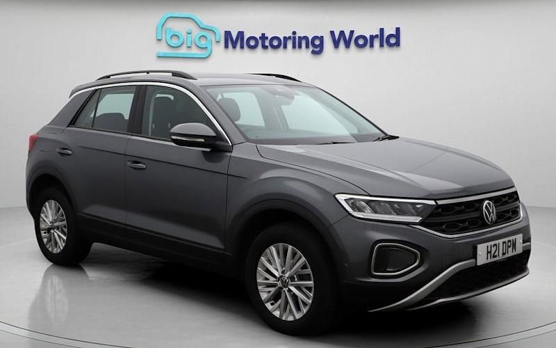 Used 2025 VW T-Roc Life SUV | £22,200 (Fair price) - Image 1/4