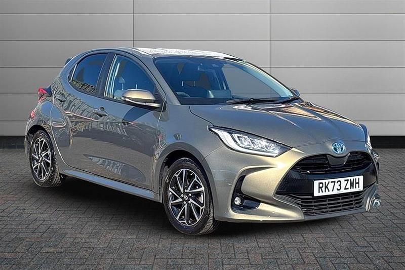 Titan bronze Used 2023 Toyota Yaris Hybrid Design Hatchback | £17,551 (Fair price) - Image 1/3