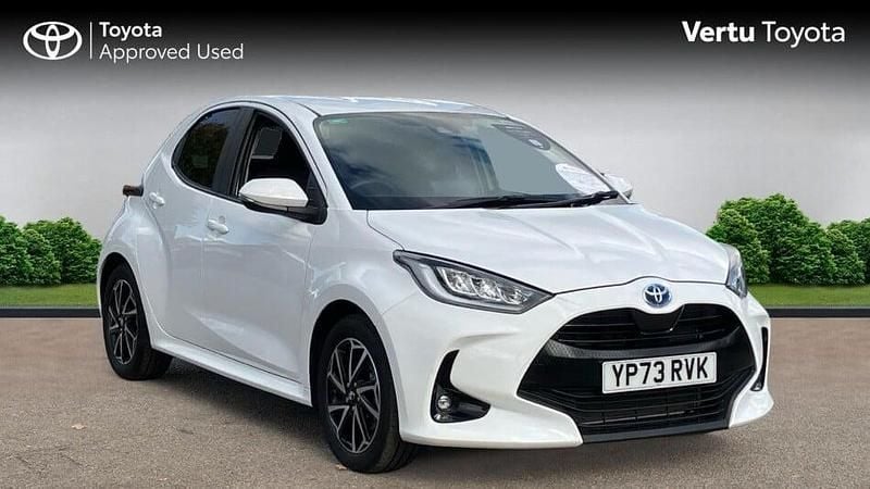 White Used 2023 Toyota Yaris Hybrid Design Hatchback | £17,861 (Fair price) - Image 1/4