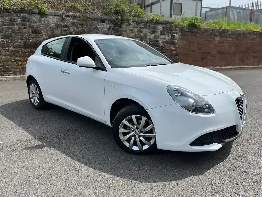 Used Alfa Romeo Giulietta 150 HP (110 kW) 2016 White Hatchback