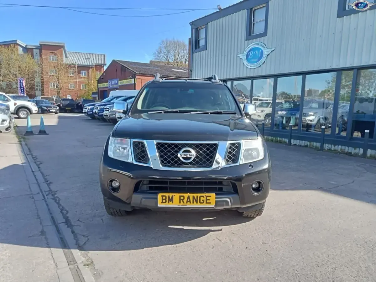 Usado Nissan Navara Tekna 190 HP (139 kW) 2011 Preto Pickup