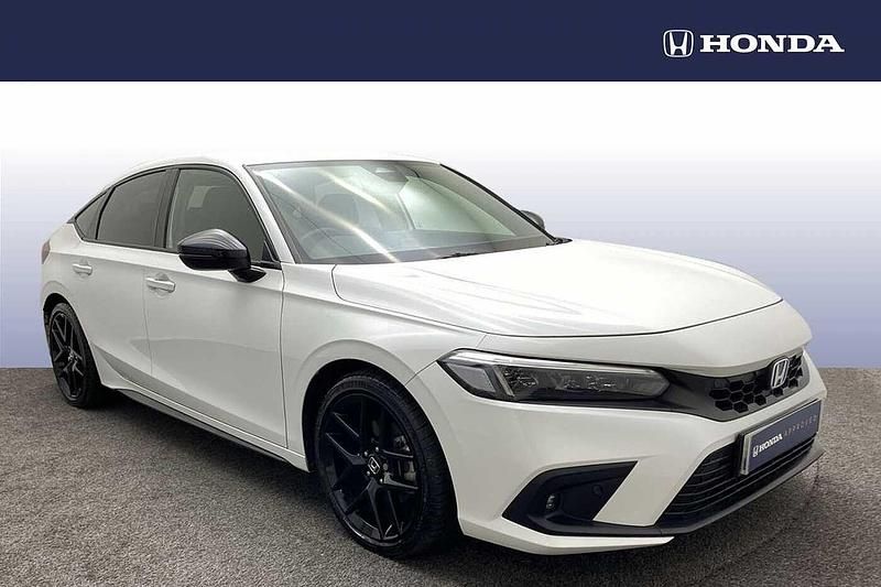 Begagnad Honda Civic Hybrid 143 HK (105 kW) 2022 Vit Halvkombi