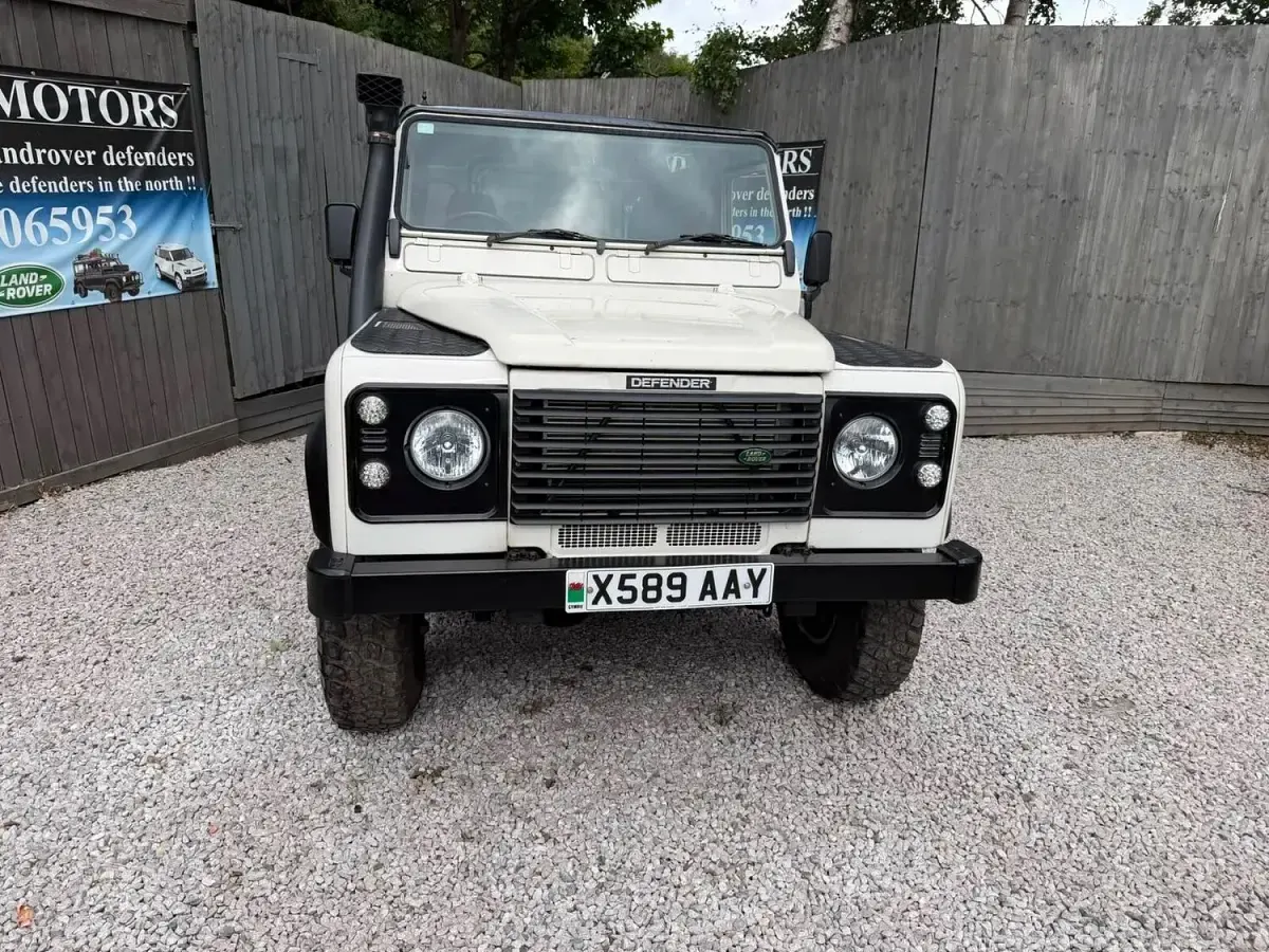 Used Land Rover Defender 2000 White
