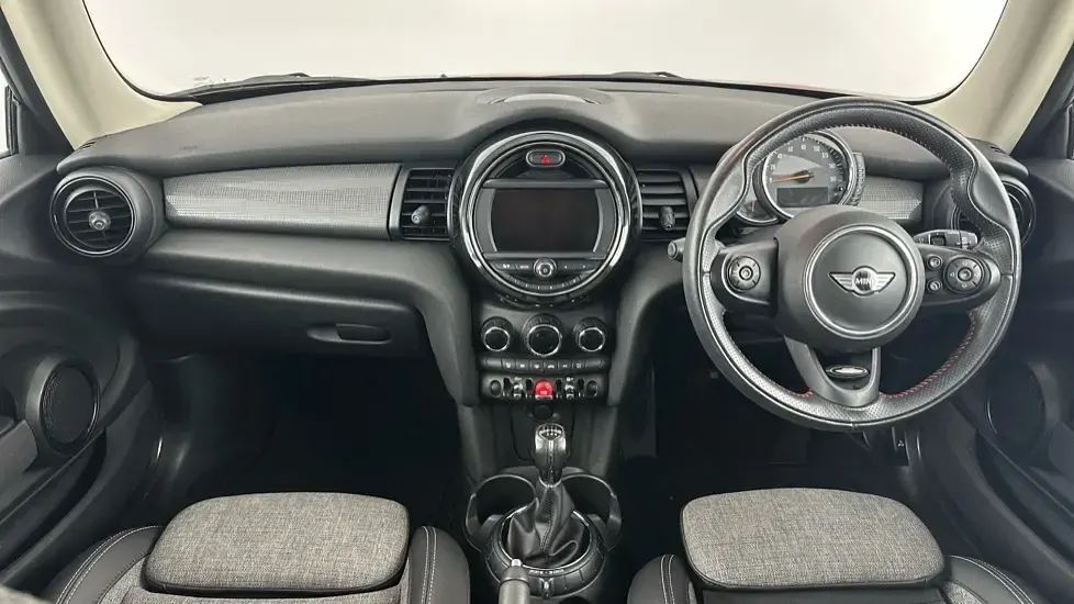 Used Mini Cooper Hatch 134 HP (98 kW) 2017 Red Hatchback