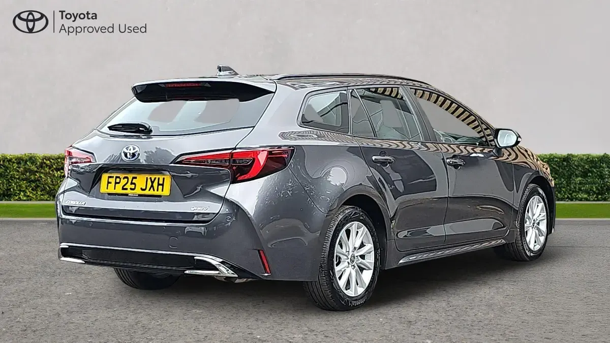 Used Toyota Corolla 140 HP (102 kW) 2025 Decuma grey Estate